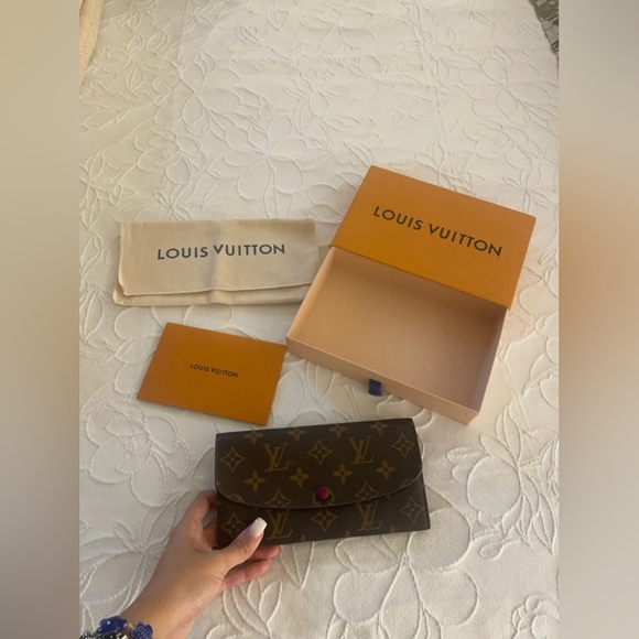 Louis Vuitton Monogram Emilie Wallet - Picture 1 of 9